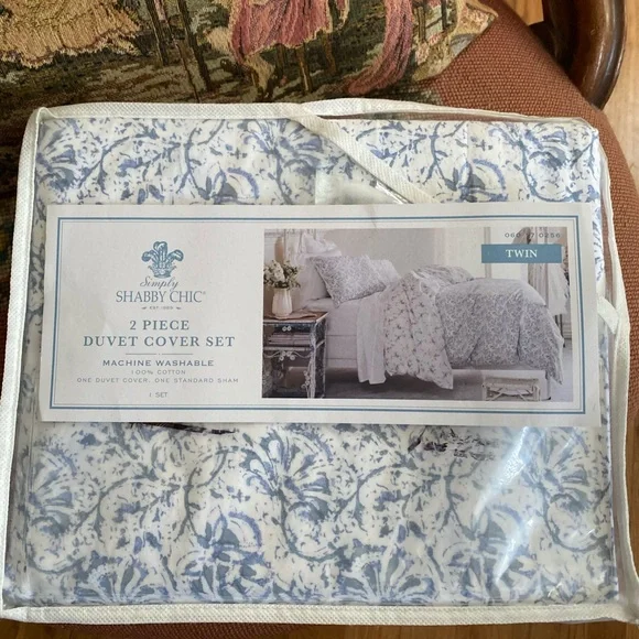 New in package Simply shabby Chic by Rachel Ashwell 2 piece duvet set Twin size